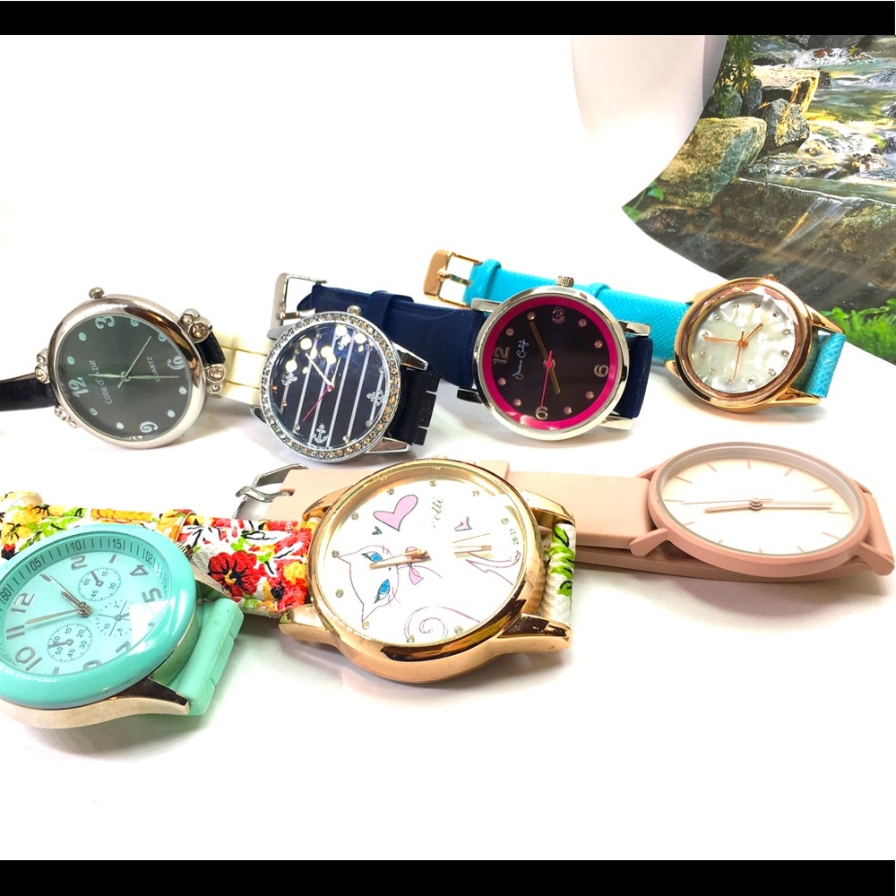 Costume jewelry fashion watch lot.Watch collection